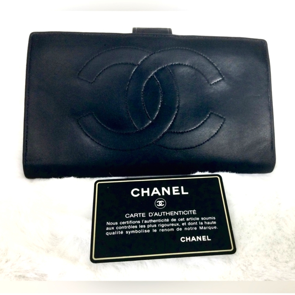 Chanel Vintage Caviar Long Bifold Wallet w/ Authenticity Card